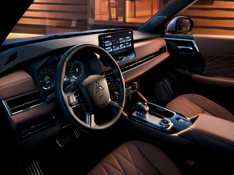 MITSUBISHI - New Outlander